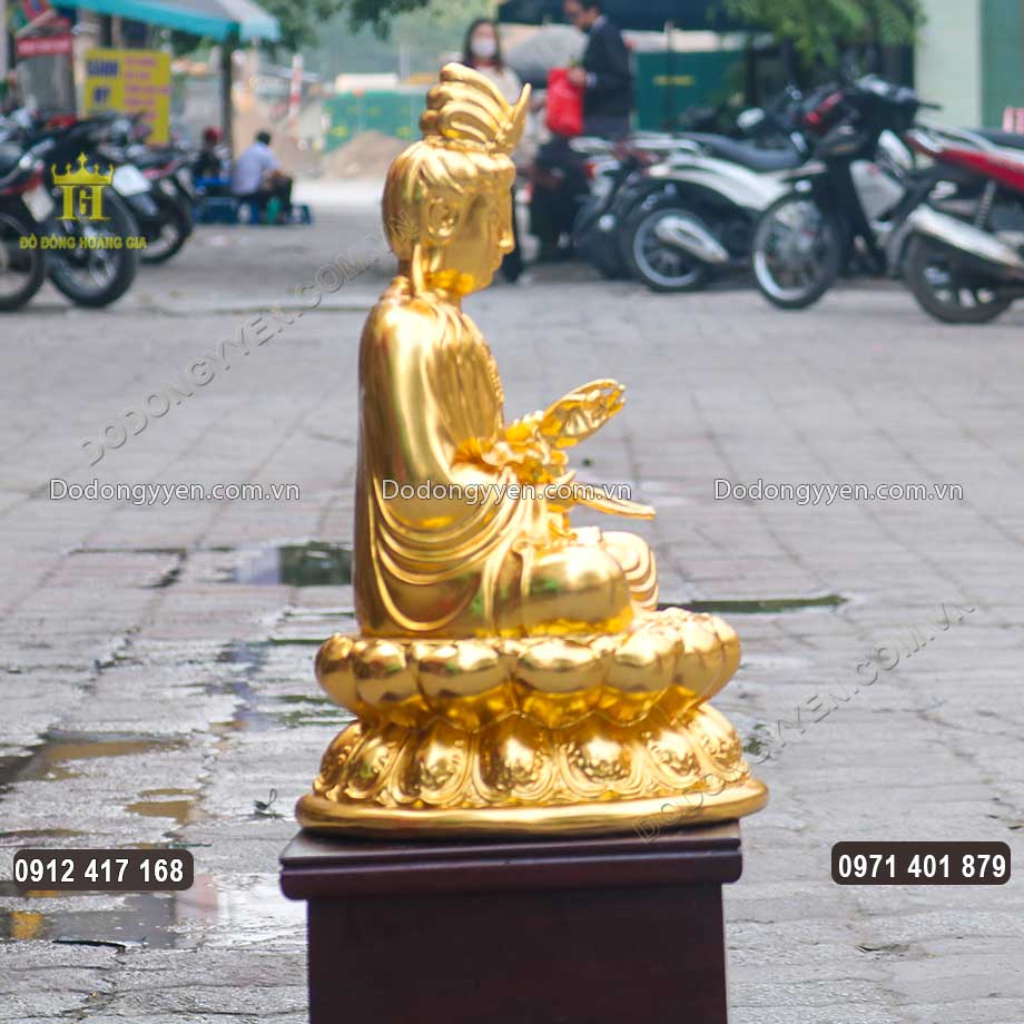Hình ảnh nhìn nghiêng của bức tượng Phật